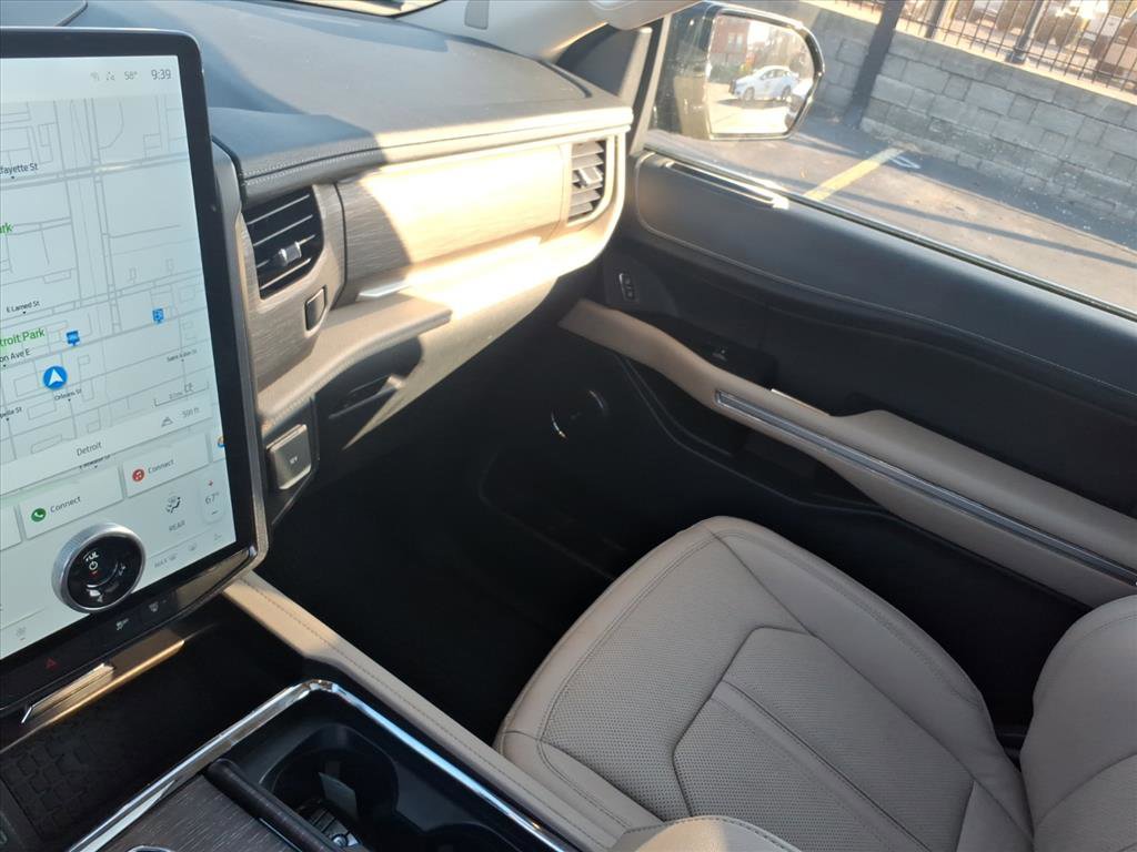 Used 2022 Ford Expedition Max Limited image 23