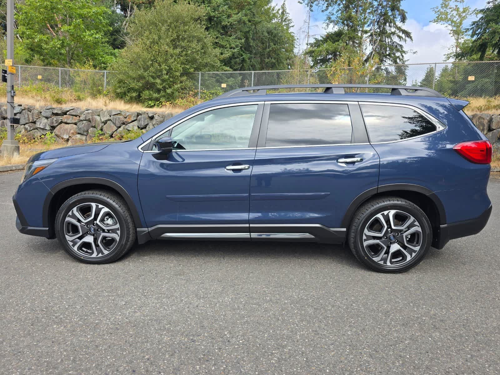 Certified 2025 Subaru Ascent Touring AWD/4WD image 3