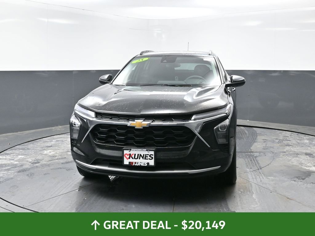 Used 2025 Chevrolet Trax LT image 8