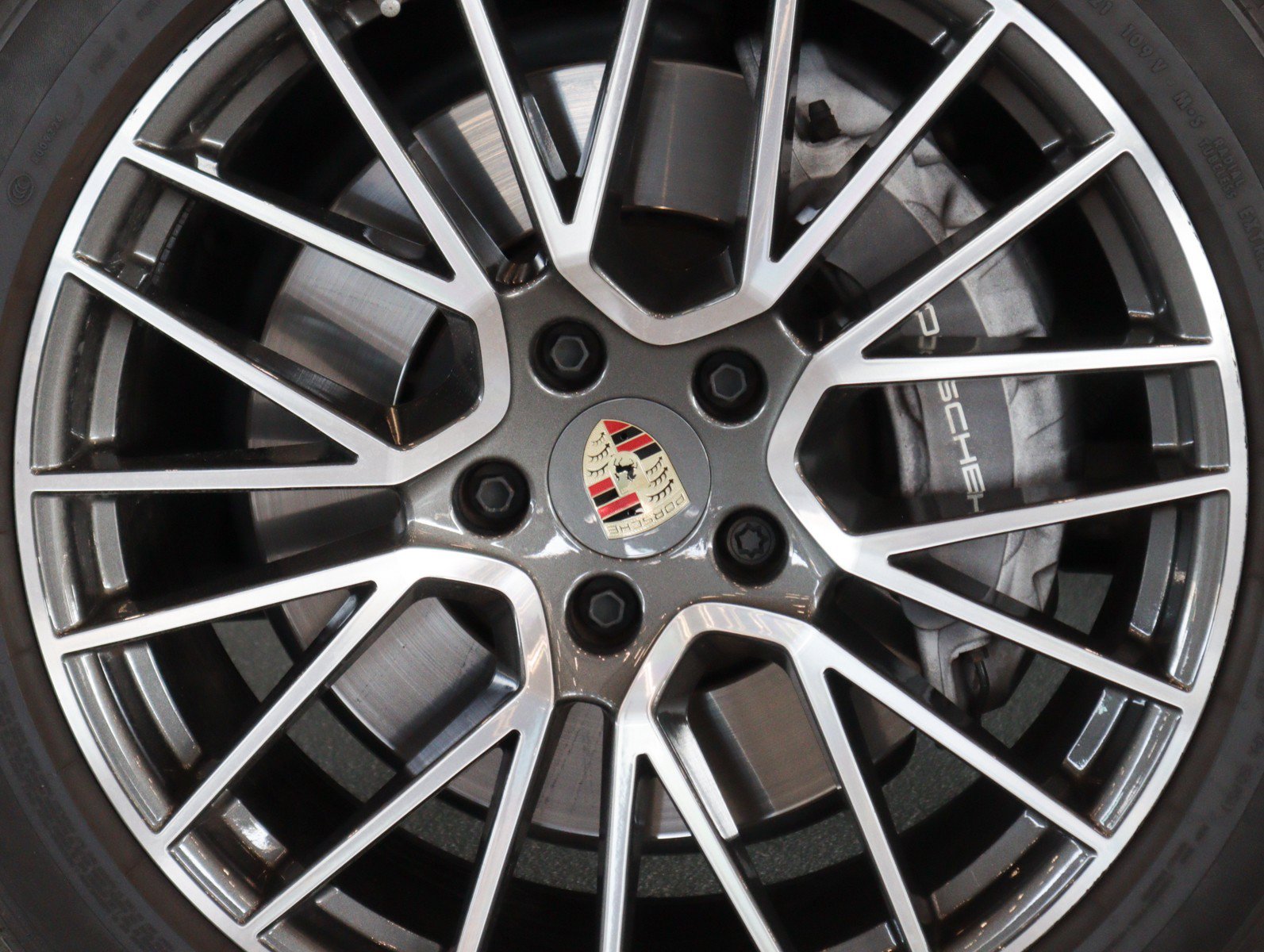 Certified 2023 Porsche Cayenne AWD/4WD image 13