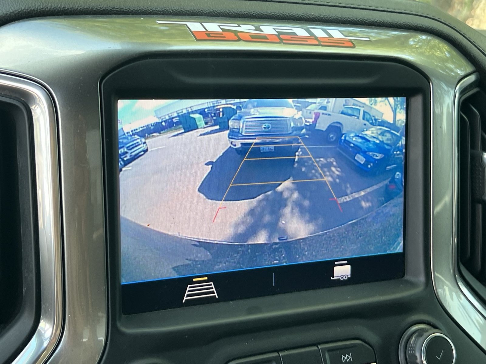 Used 2019 Chevrolet Silverado 1500 LT Trail Boss w/ Convenience Package AWD/4WD image 17