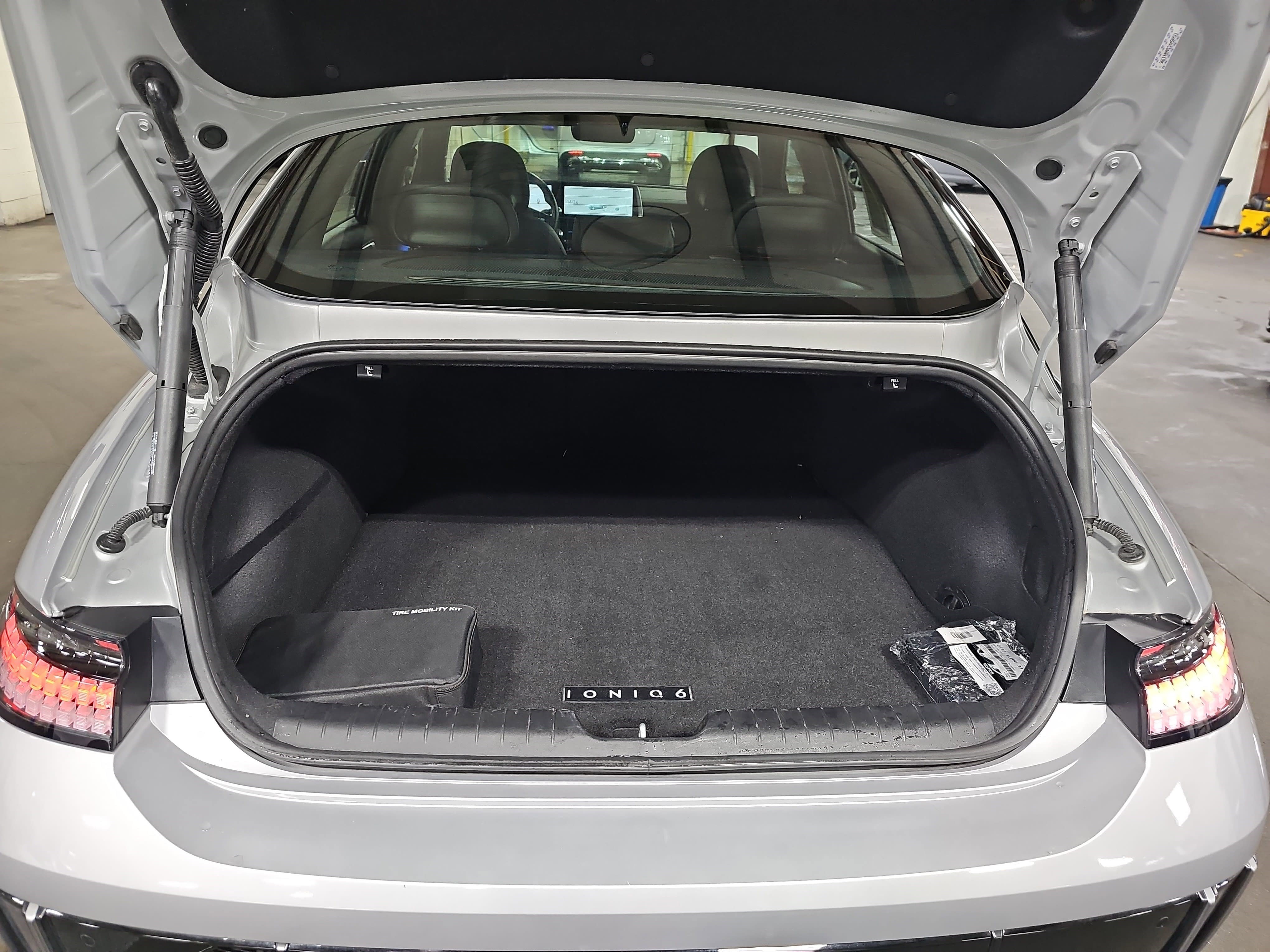 Used 2024 Hyundai Ioniq 6 Limited image 13