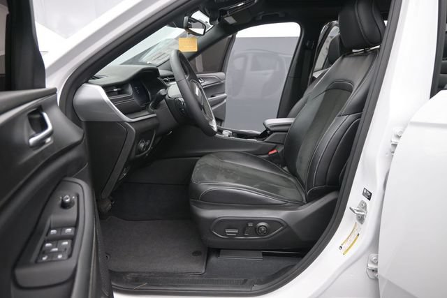 Used 2023 Jeep Grand Cherokee Altitude AWD/4WD image 10