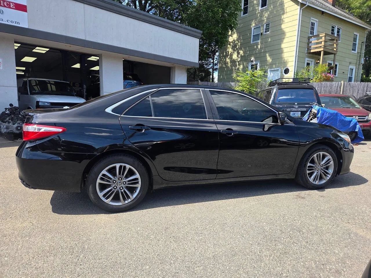 Used 2015 Toyota Camry SE FWD image 3