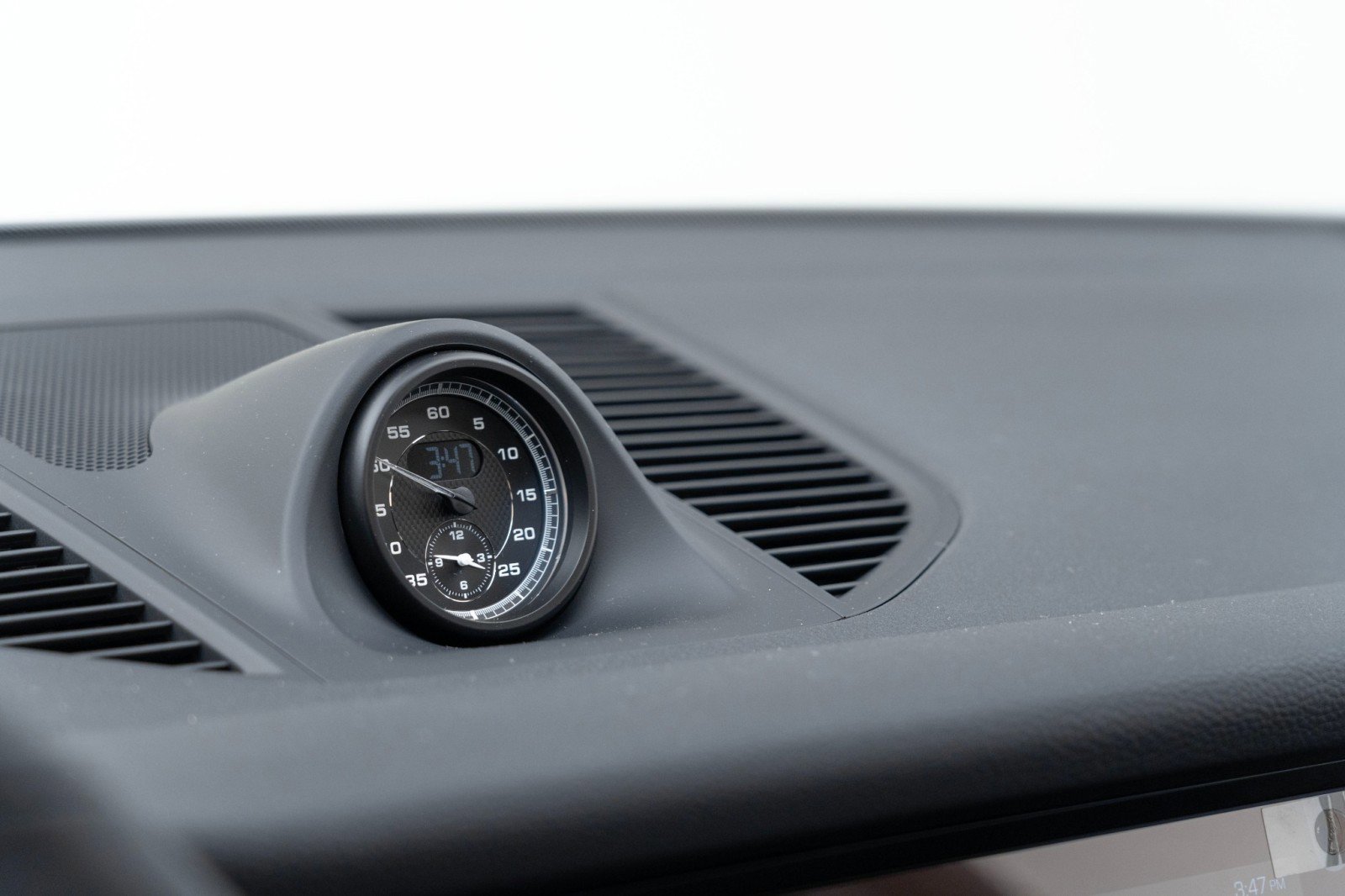 New 2025 Porsche Macan image 24