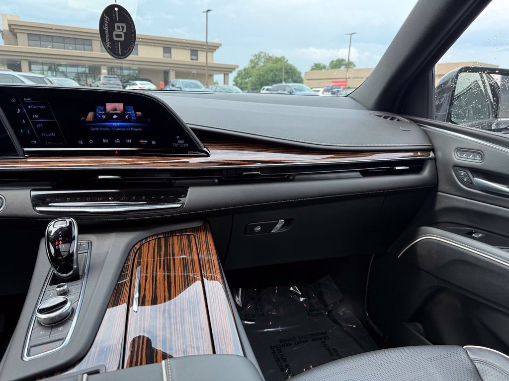 Used 2024 Cadillac Escalade Premium Luxury w/ Performance Package AWD/4WD image 15