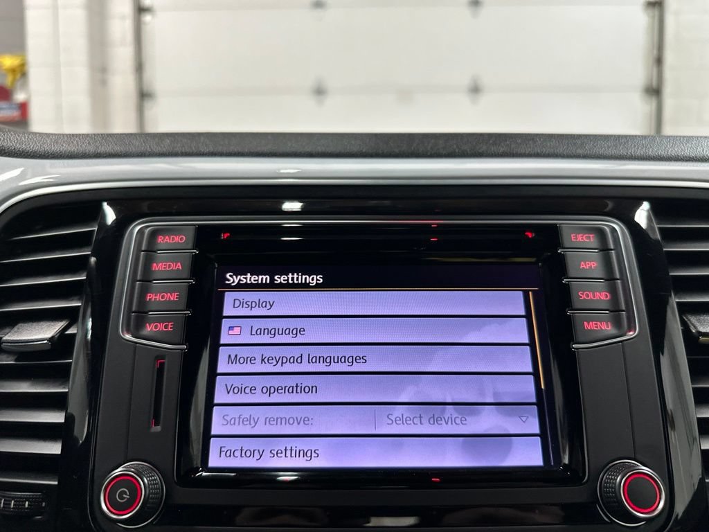 Used 2019 Volkswagen Beetle 2.0T SE FWD image 33