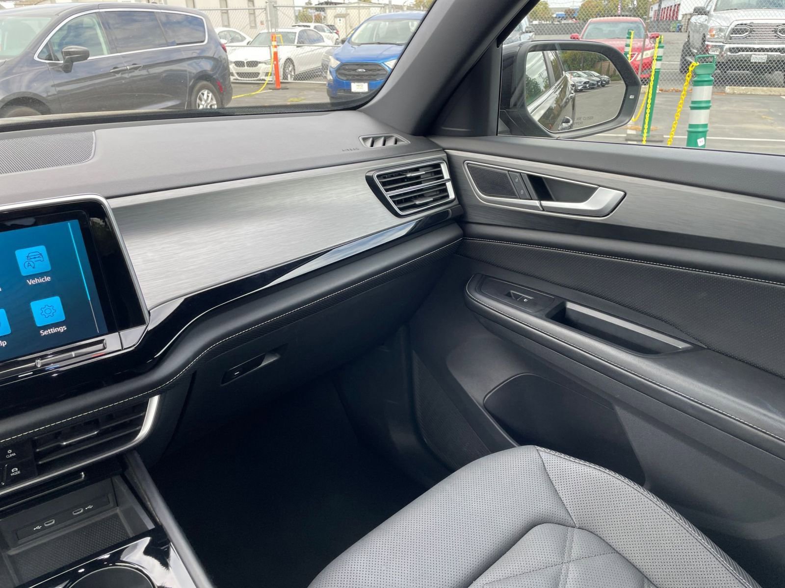 Used 2024 Volkswagen Atlas Cross Sport SE image 37