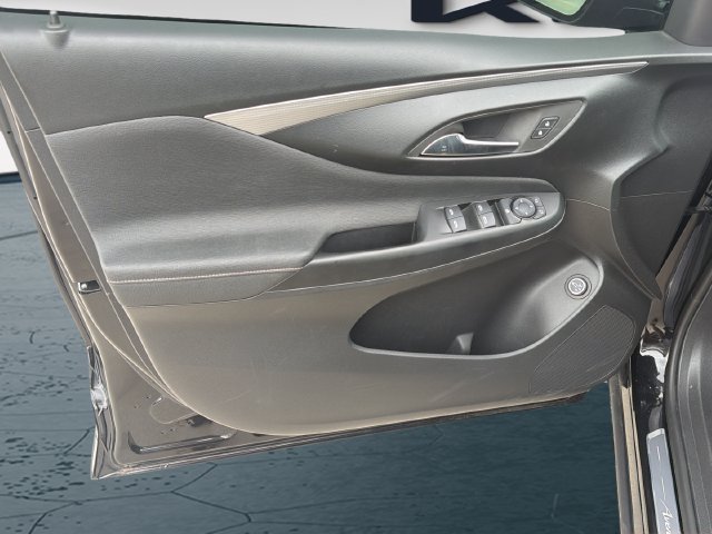 Used 2025 Buick Envista Avenir FWD image 17