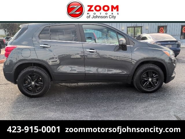 Used 2017 Chevrolet Trax LT w/ LT Convenience Package AWD/4WD image 1