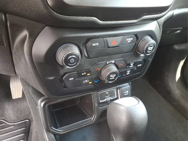 Used 2019 Jeep Renegade Latitude FWD image 21