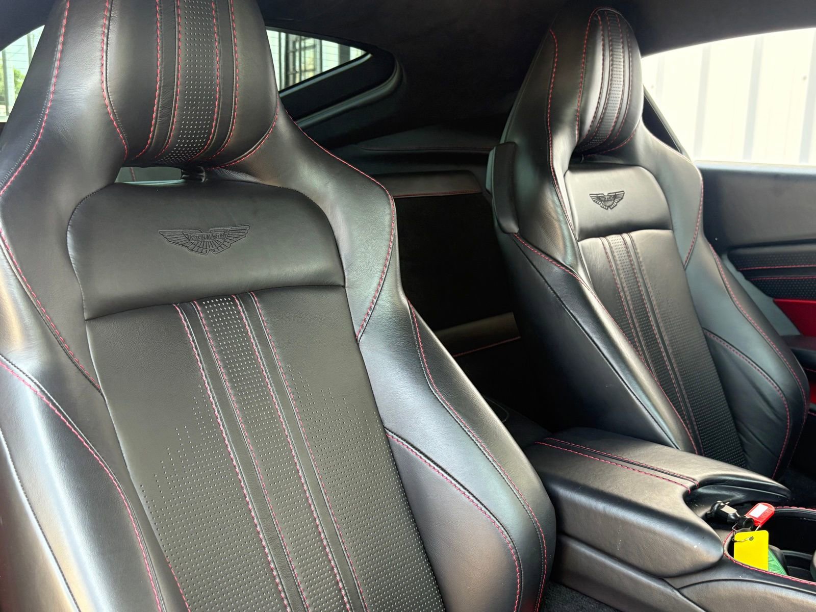 Used 2019 Aston Martin V8 Vantage Coupe RWD image 37