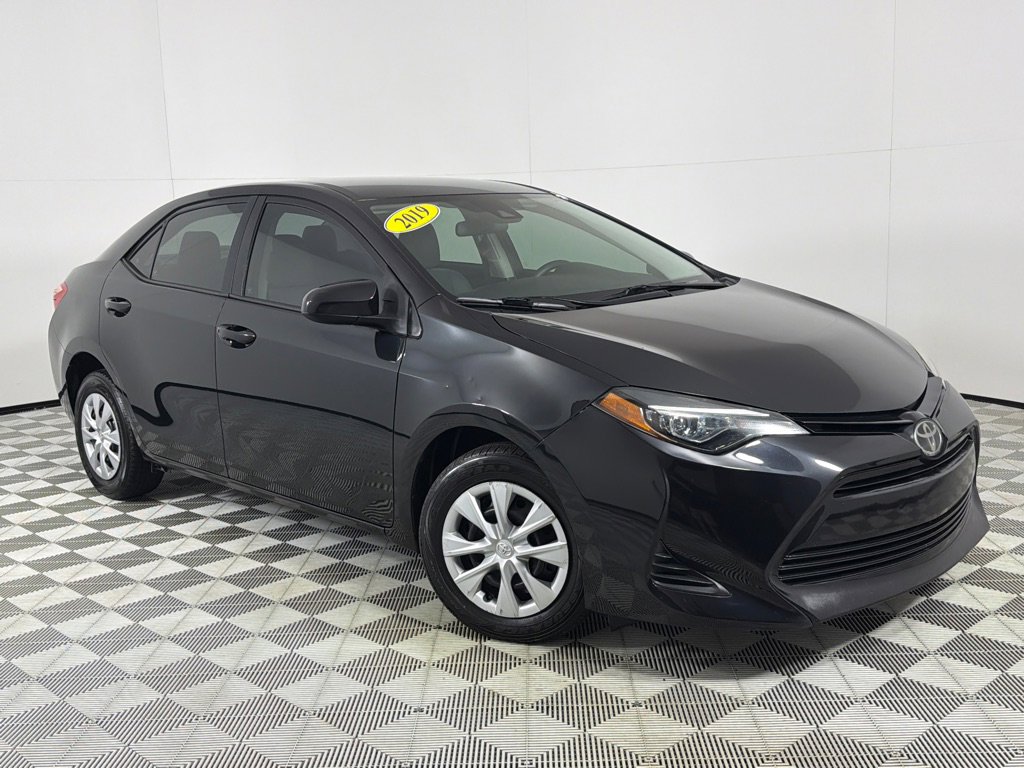 Used 2019 Toyota Corolla L image 2