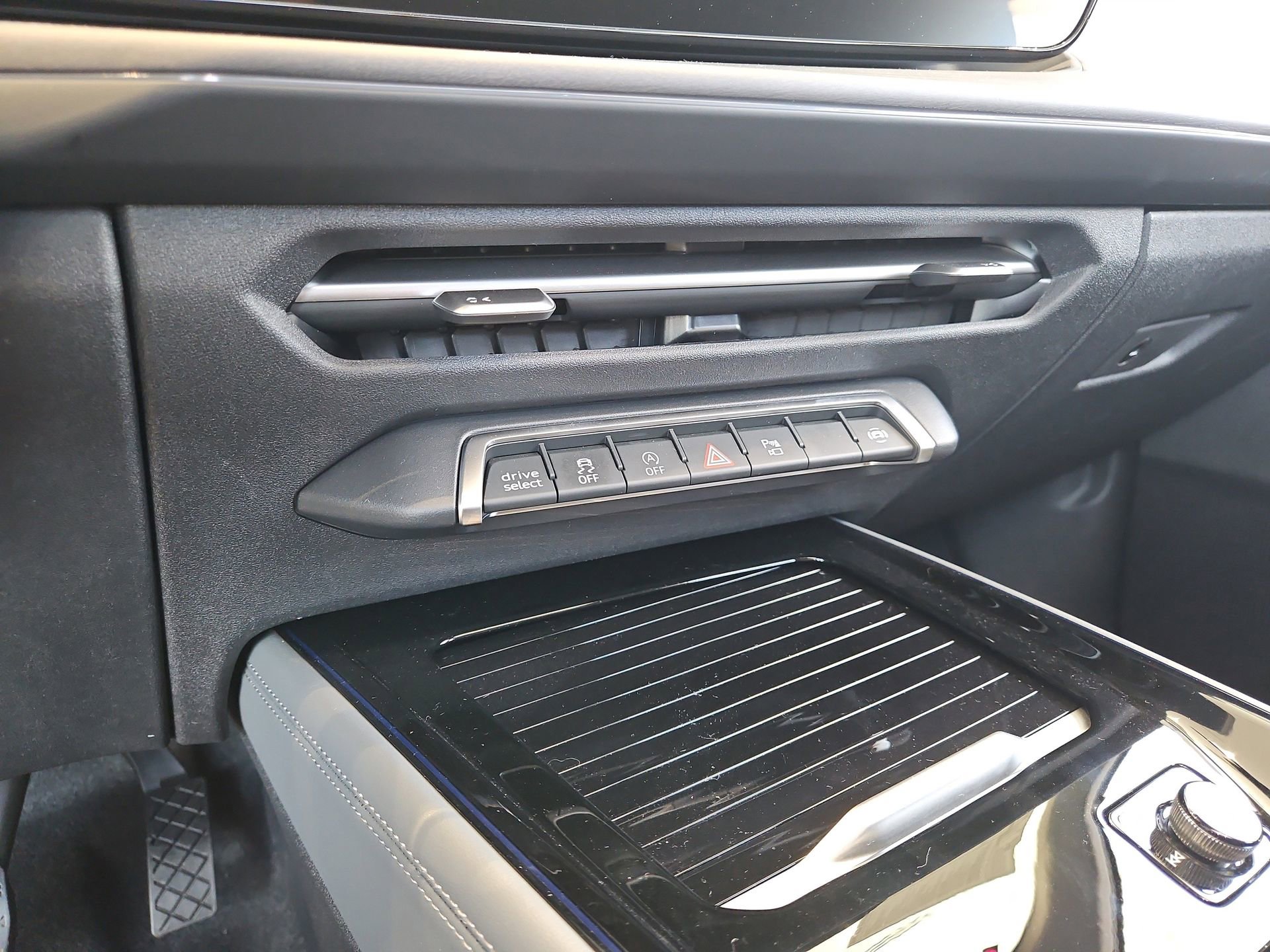 New 2026 Audi Q3 quattro 2.0T AWD/4WD image 24