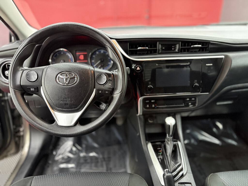 Used 2017 Toyota Corolla LE FWD image 11