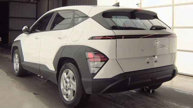 Used 2026 Hyundai Kona SE image 4