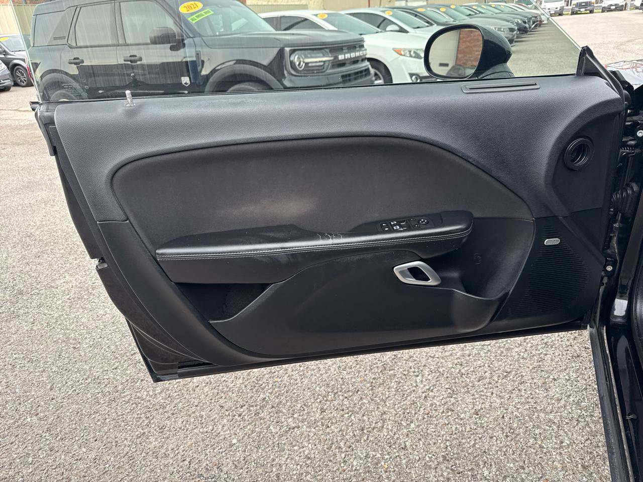 Used 2018 Dodge Challenger SXT w/ Blacktop Package RWD image 11