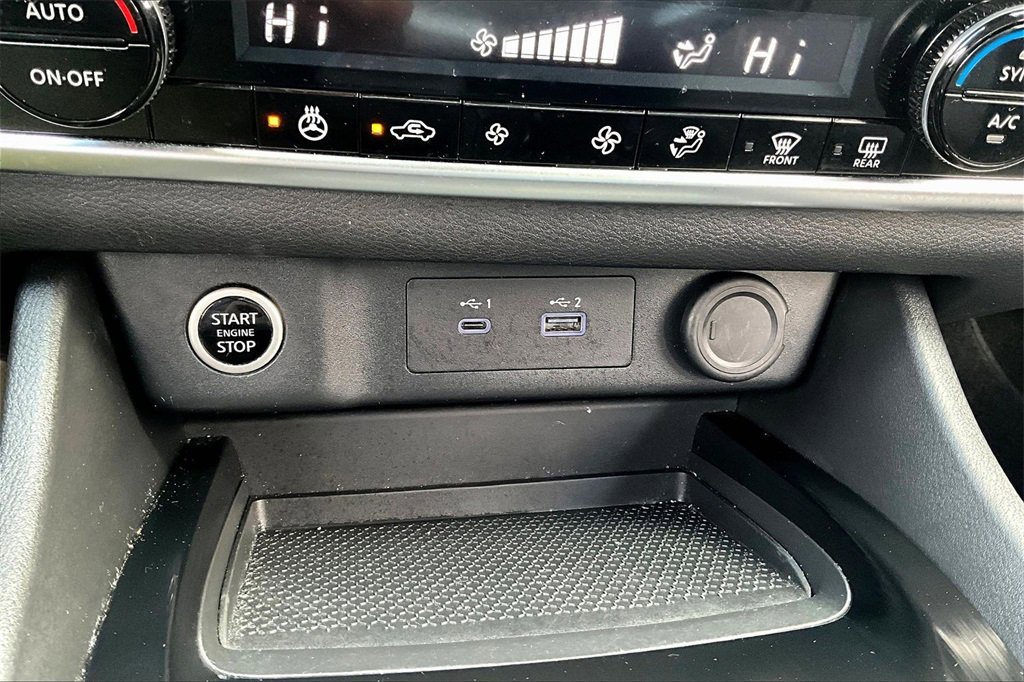 Used 2023 Nissan Rogue SV image 16