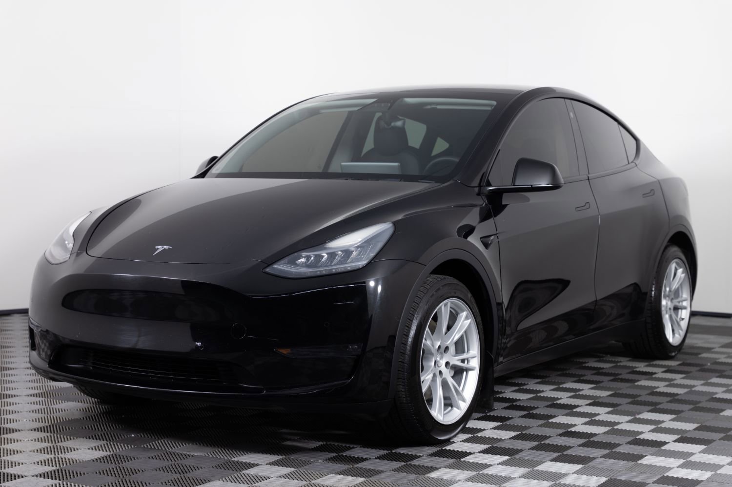 Used 2021 Tesla Model Y Long Range AWD/4WD image 2