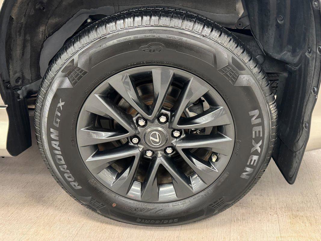 Used 2022 Lexus GX 460 Premium w/ Premium Package image 32