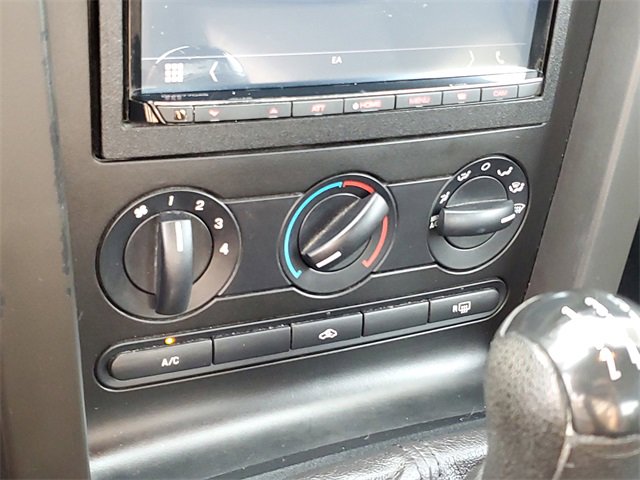 Used 2005 Ford Mustang Deluxe image 18