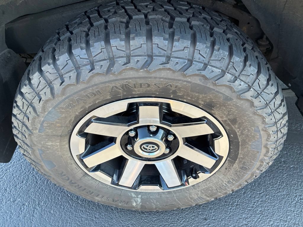Used 2023 Toyota 4Runner TRD Off-Road Premium w/ Moonroof Package AWD/4WD image 10