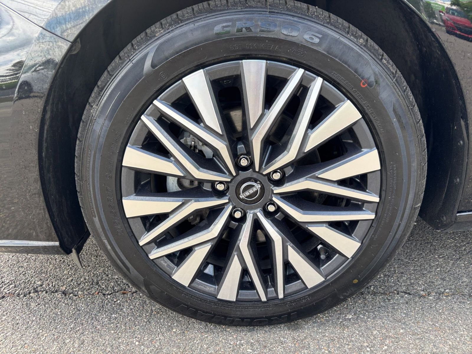 Used 2025 Nissan Altima 2.5 SV FWD image 30