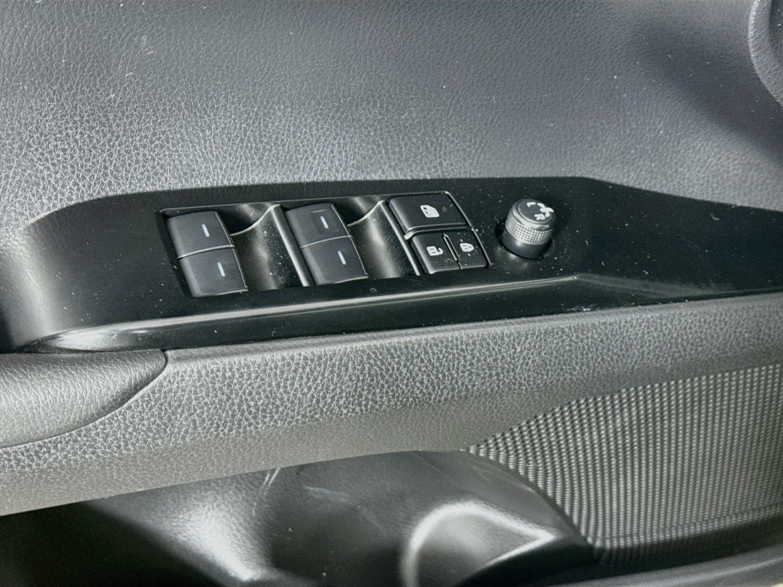 Used 2025 Toyota Camry SE FWD image 17