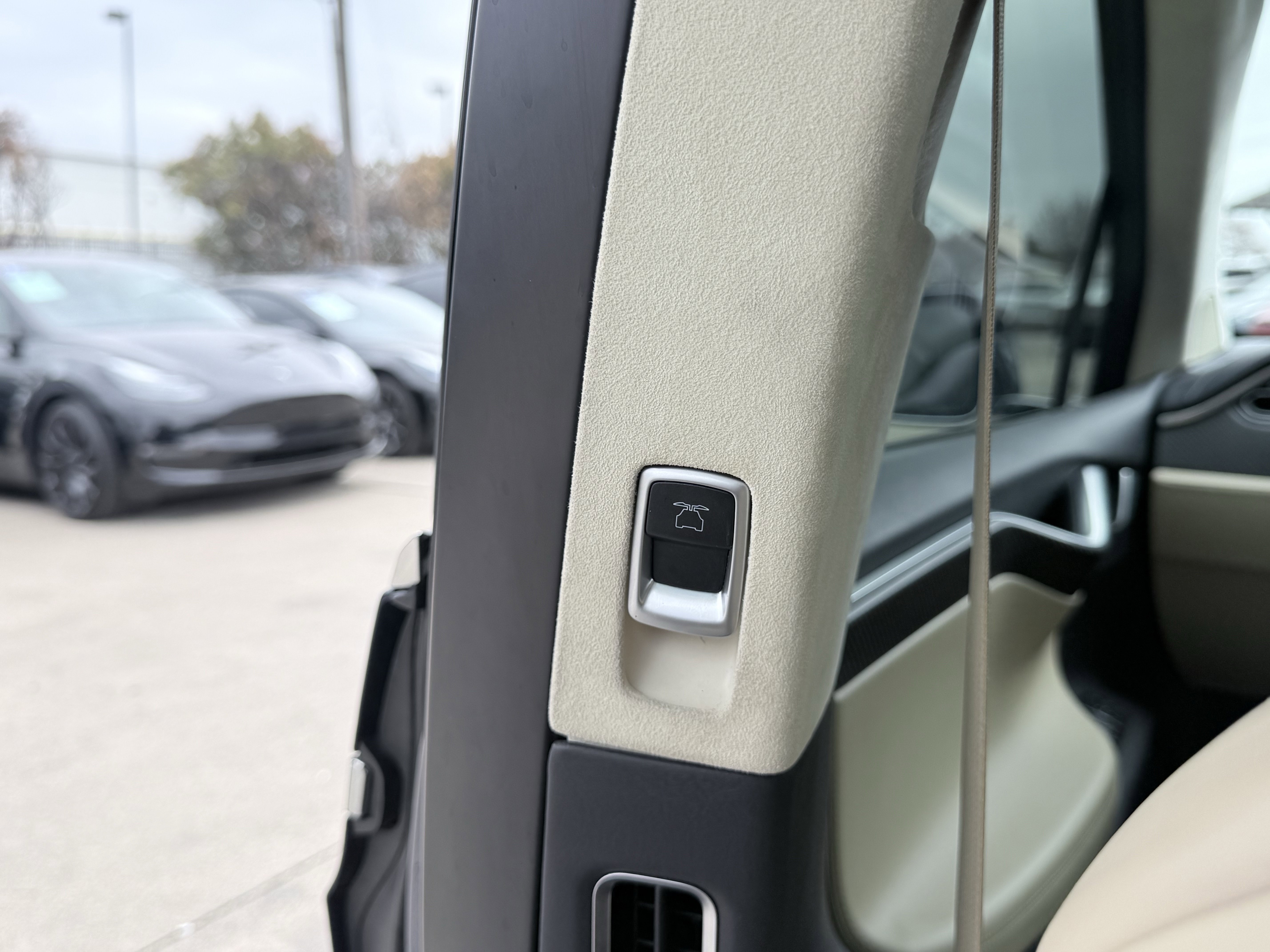 Used 2017 Tesla Model X 75D image 51