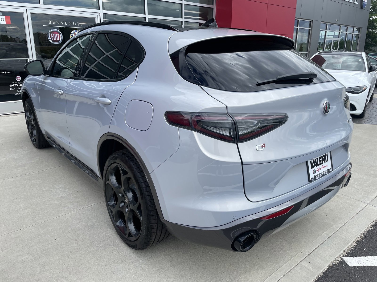 Used 2024 Alfa Romeo Stelvio Ti w/ Performance Driving Package image 9