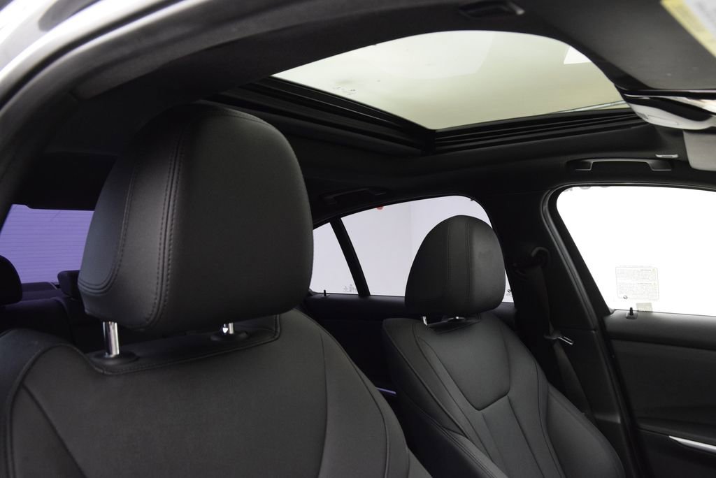 Used 2021 BMW 330i Sedan w/ Driving Assistance Package image 18