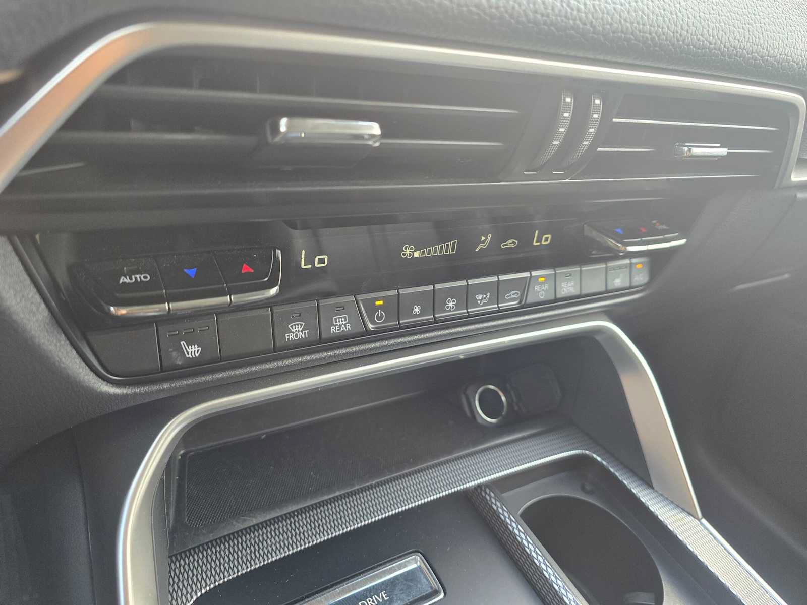 Used 2024 MAZDA CX-90 Plug-In Hybrid w/ Preferred AWD/4WD image 31
