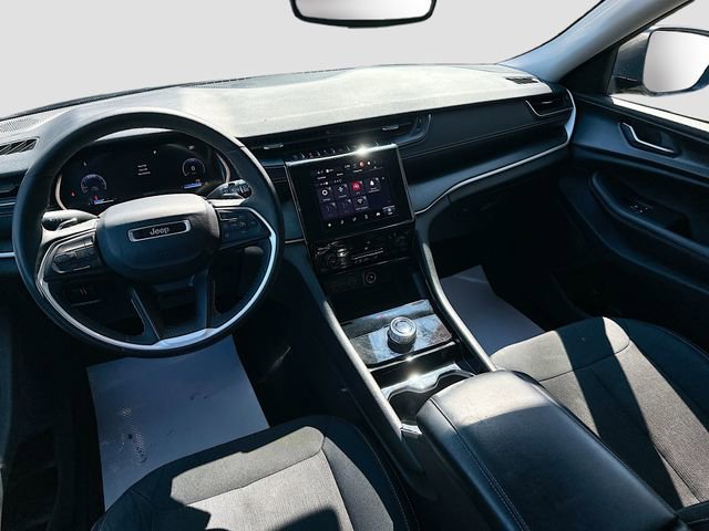 Used 2023 Jeep Grand Cherokee Laredo w/ Luxury Tech Group I image 25