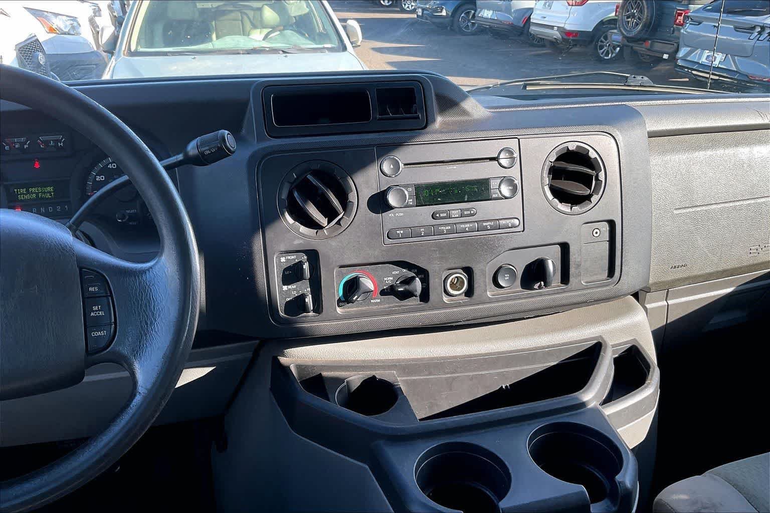 Used 2011 Ford E-350 and Econoline 350 XLT RWD image 15