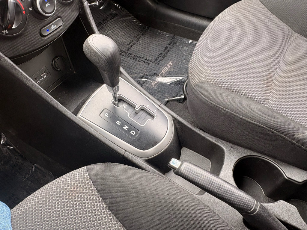 Used 2013 Hyundai Accent GS FWD image 23