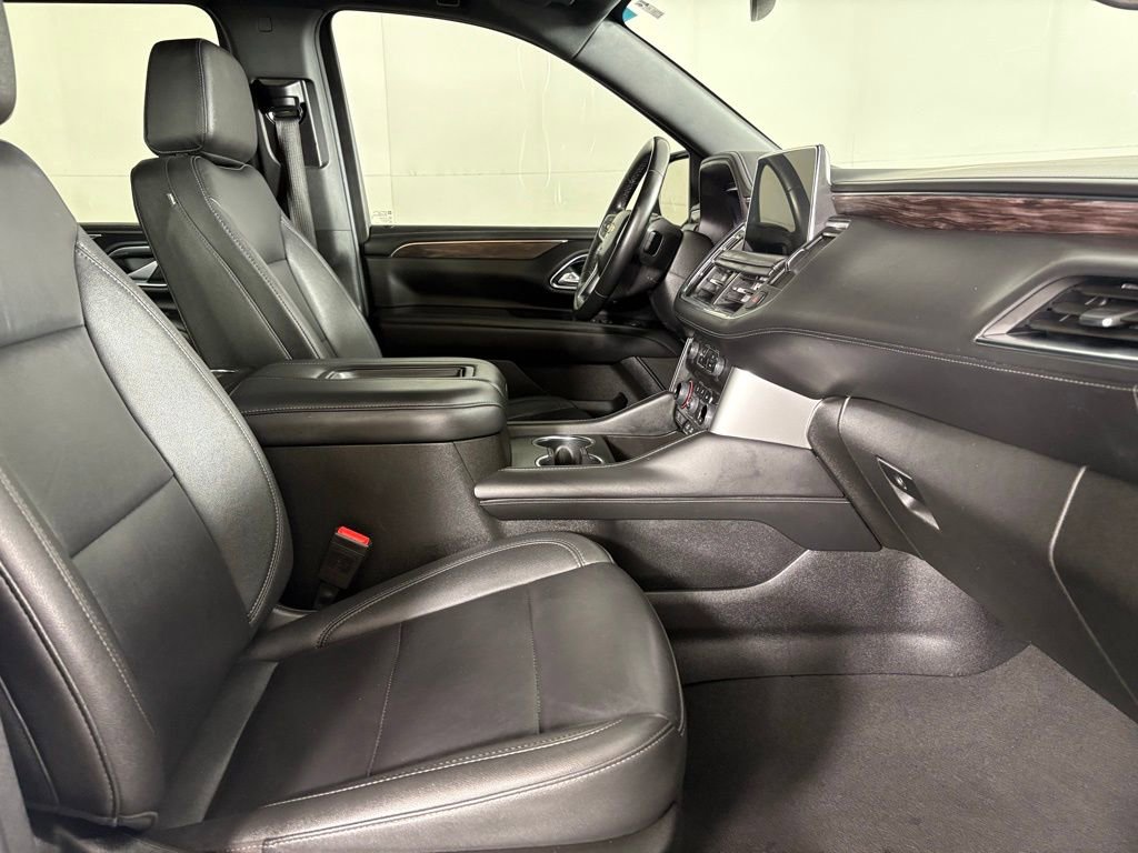 Used 2024 Chevrolet Suburban LT RWD image 17