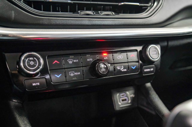 Used 2023 Jeep Compass Limited image 23
