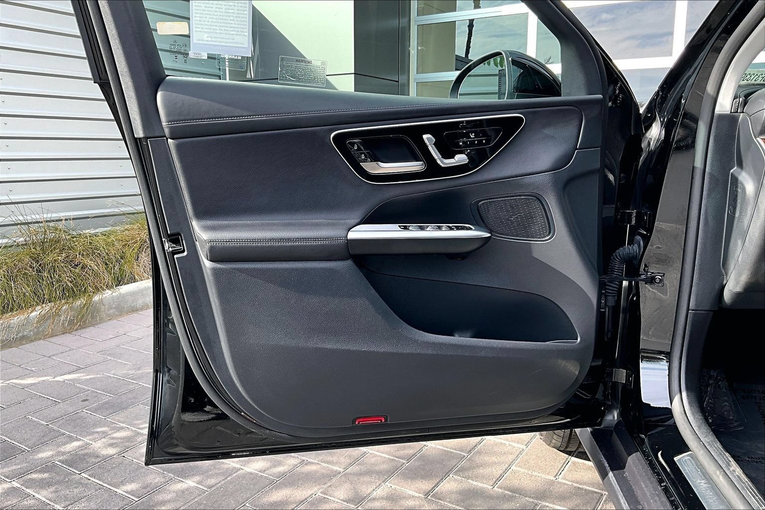 Used 2025 Mercedes-Benz GLC 350e 4MATIC image 23