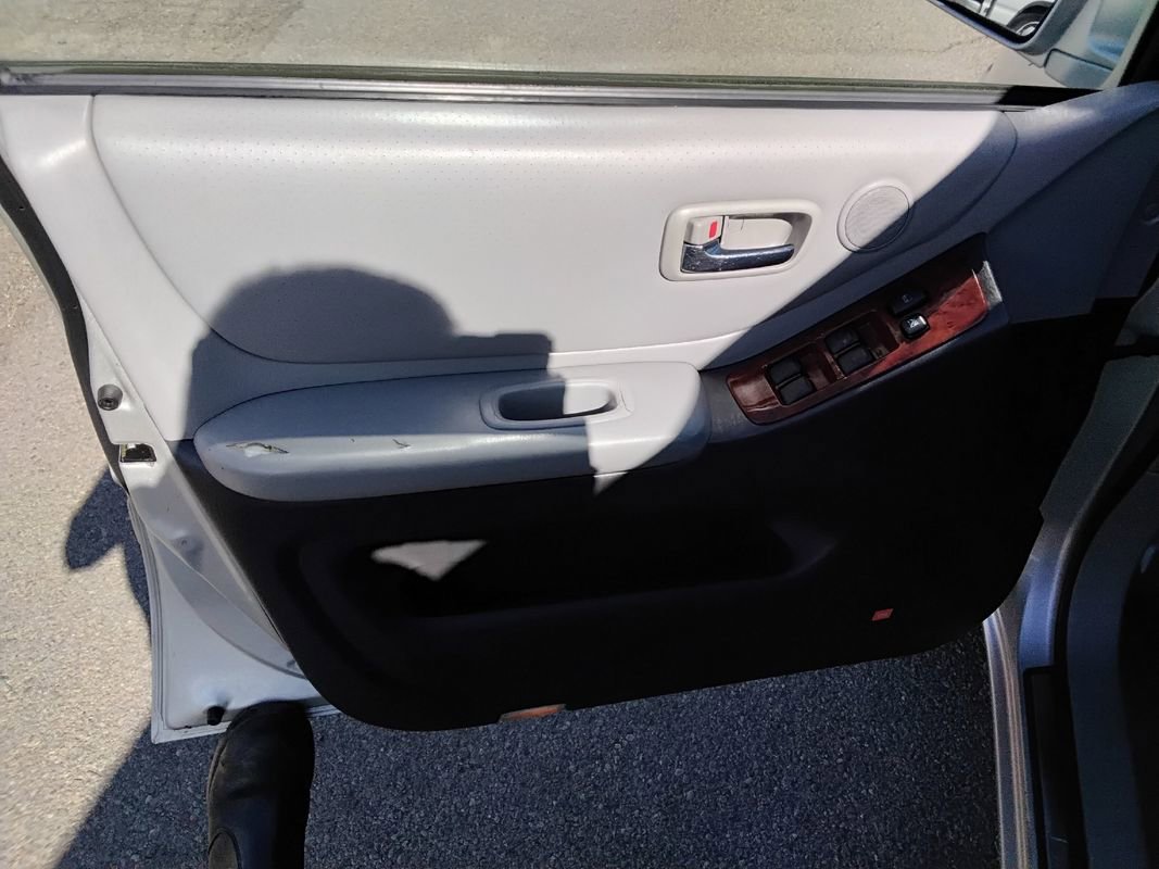 Used 2004 Toyota Highlander Limited image 8