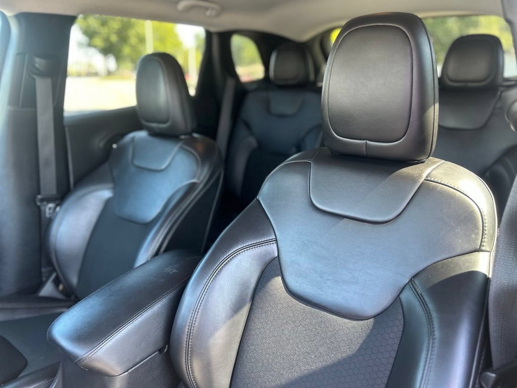 Used 2020 Jeep Cherokee Latitude Plus FWD image 11