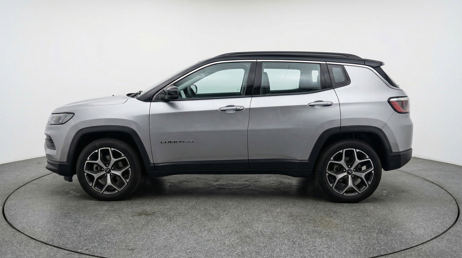 Used 2025 Jeep Compass Limited AWD/4WD image 4