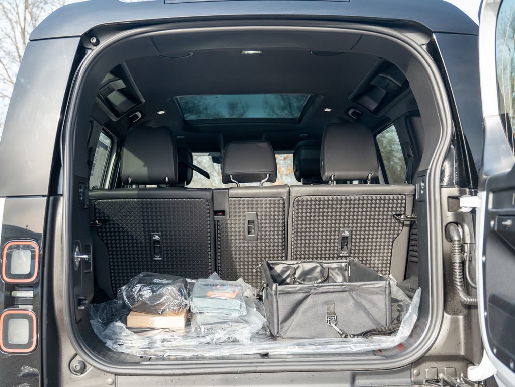 New 2026 Land Rover Defender 110 X-Dynamic SE image 25