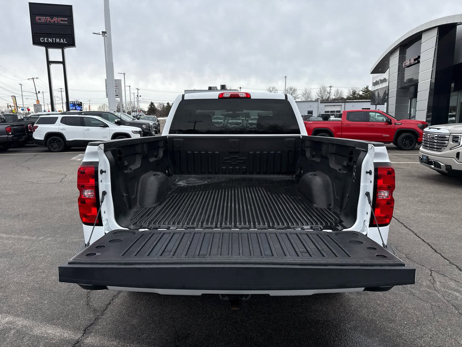 Used 2018 Chevrolet Silverado 1500 Custom w/ Custom Value Package AWD/4WD image 10