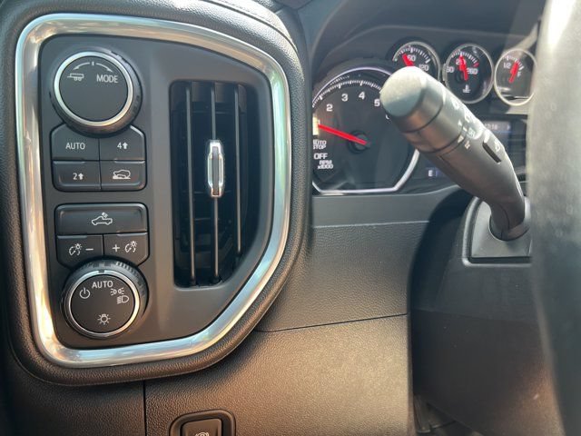 Used 2022 Chevrolet Silverado 1500 LT AWD/4WD image 35
