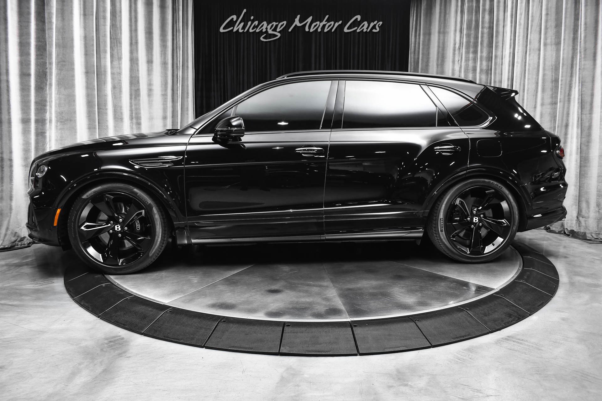 Used 2023 Bentley Bentayga Plug-In Hybrid image 1