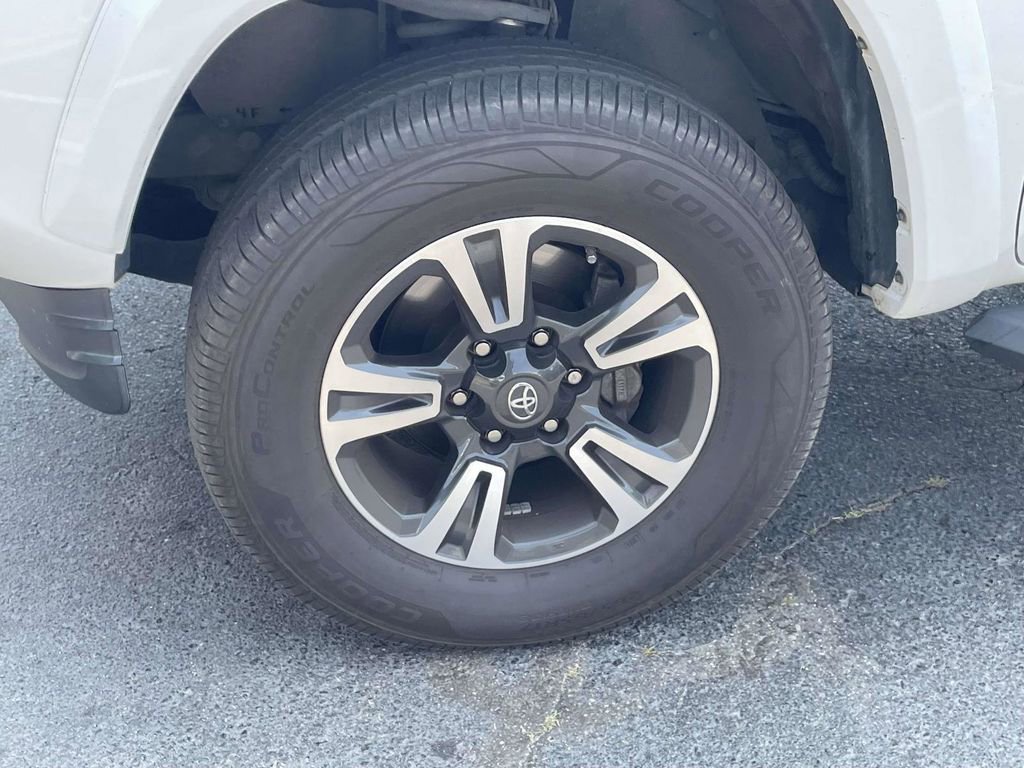 Used 2017 Toyota Tacoma TRD Sport w/ Tow Package RWD image 30