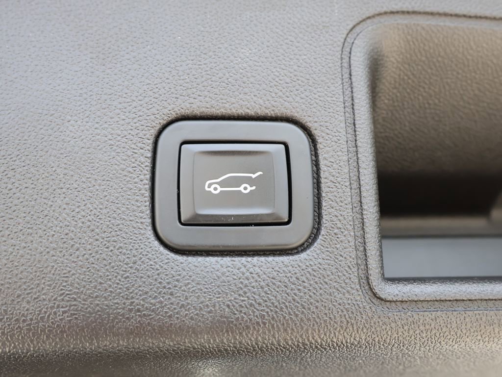 Used 2018 GMC Terrain Denali w/ Advanced Safety Package AWD/4WD image 32