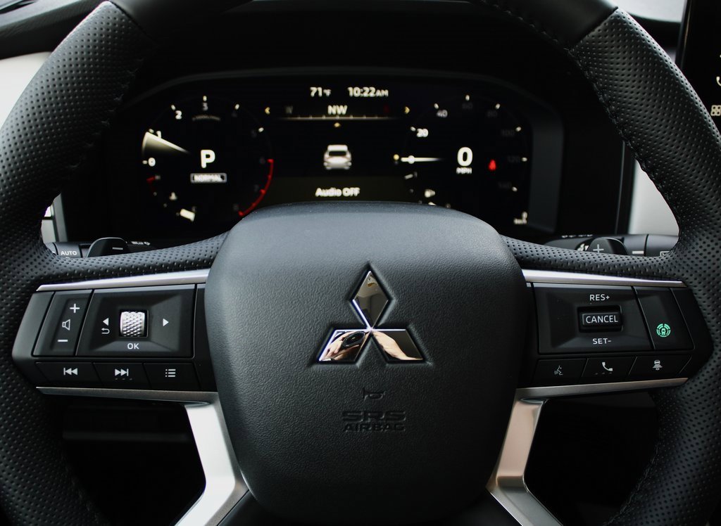 New 2025 Mitsubishi Outlander SE image 16