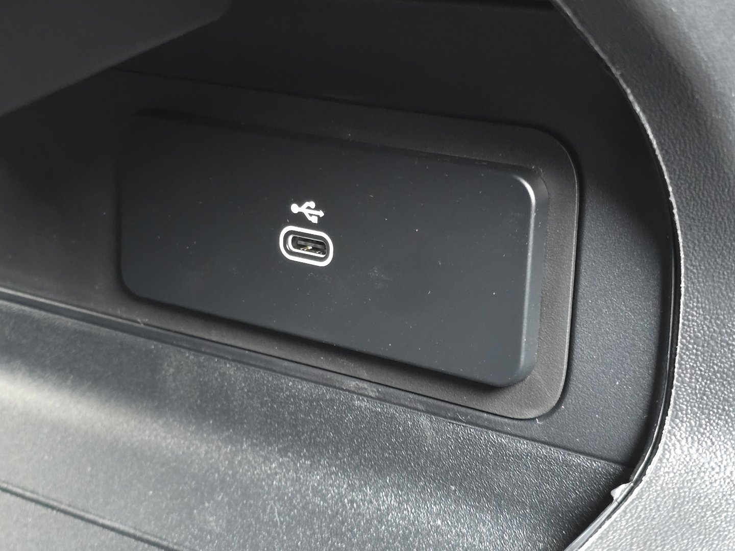 New 2026 Land Rover Defender 110 X-Dynamic SE image 11