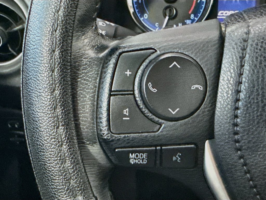 Used 2018 Toyota Corolla SE w/ Carpet Mat Package (TMS) FWD image 11